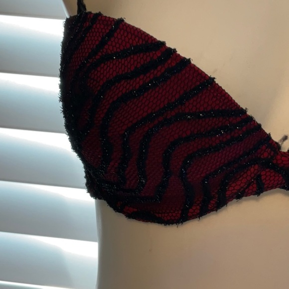 Chic Black and Red Women's Bra - Picture 2 of 7